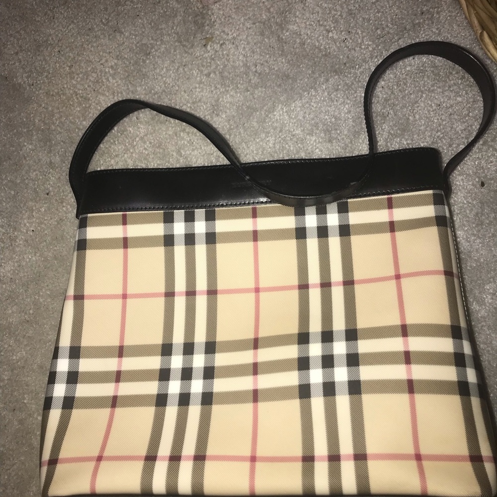 BURBERRY MEDIUM TOTE PURSE
